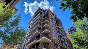 senthi2034_modern_condo_buildings_looking_upwards_blue_sky